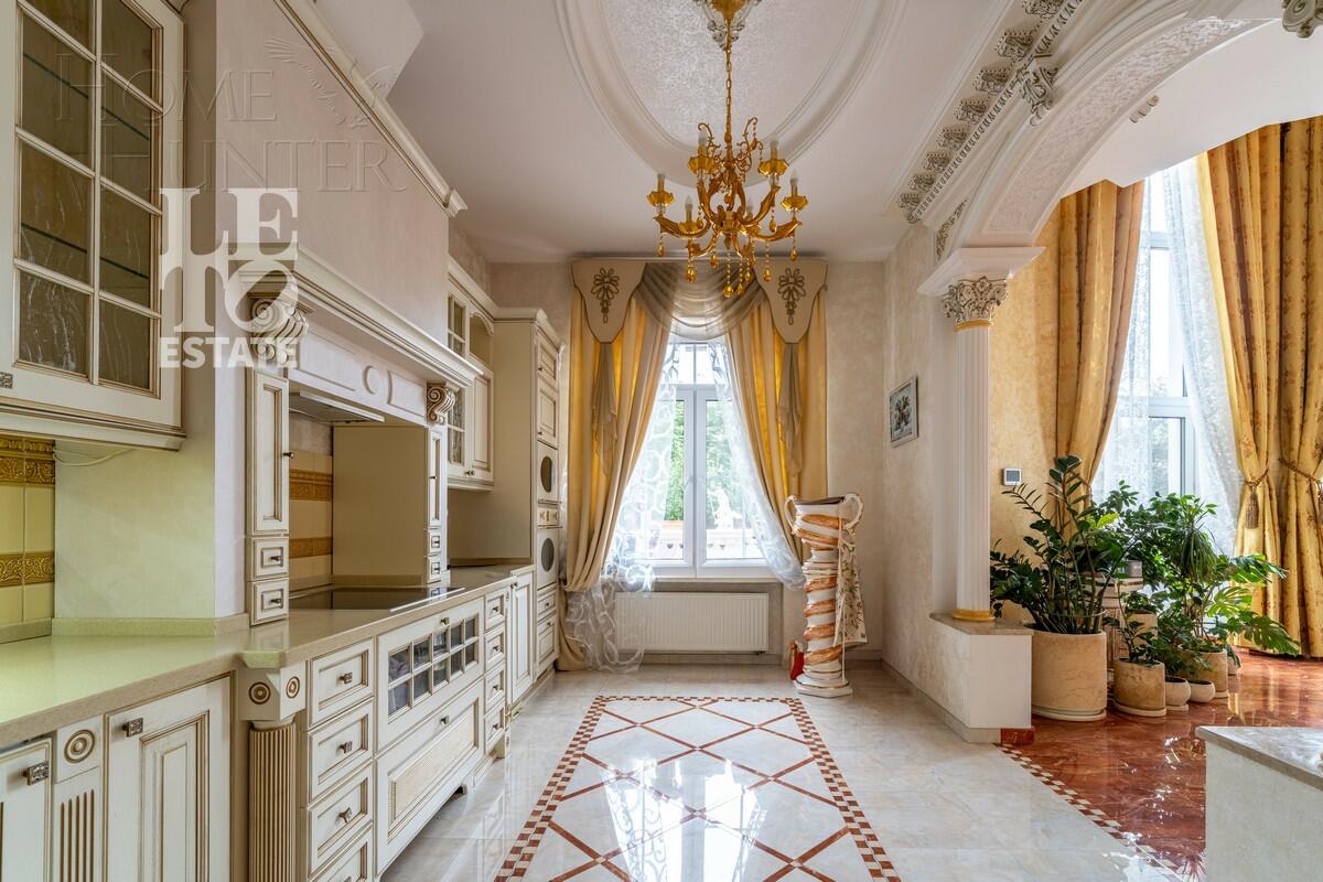 3-этажный коттедж 1 176.8 м² с отделкой