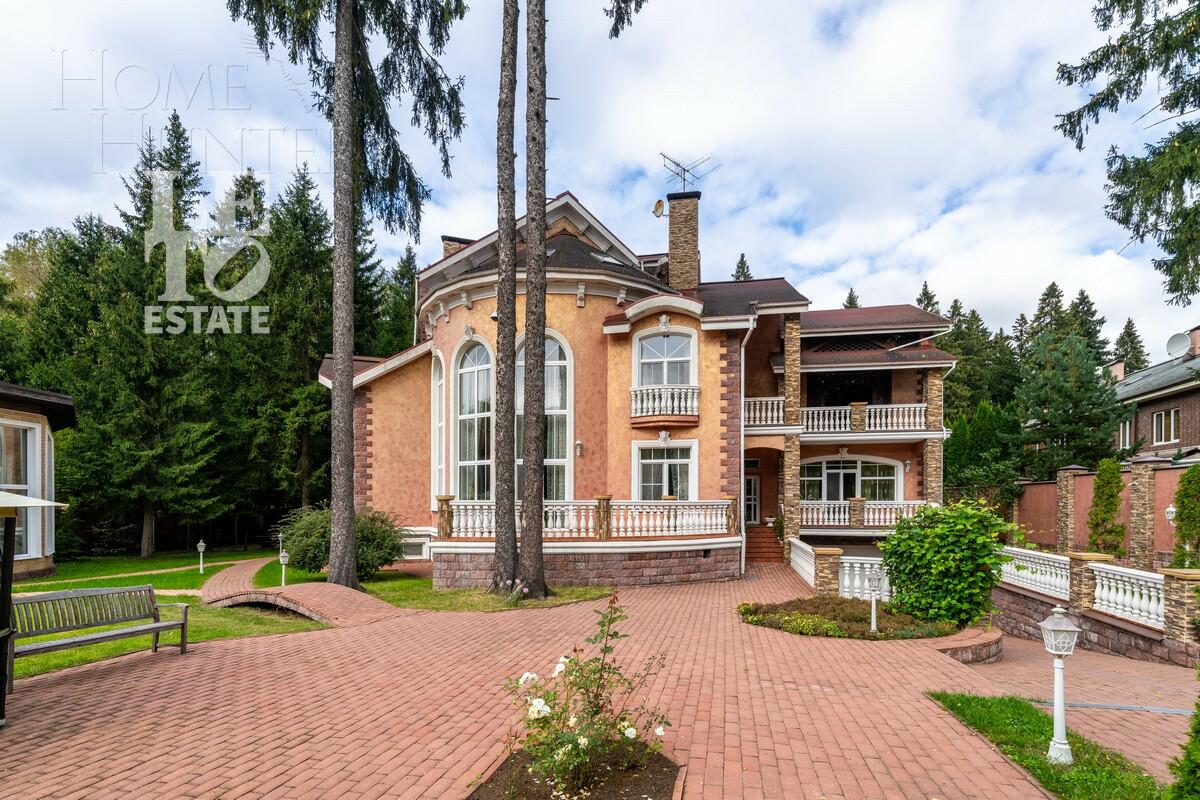 3-этажный коттедж 1 176.8 м² с отделкой