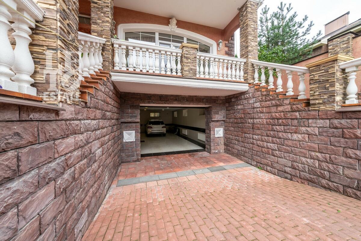 3-этажный коттедж 1 176.8 м² с отделкой