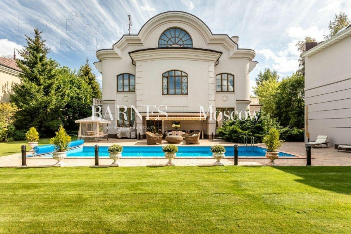 3-этажный коттедж 750 м² с отделкой