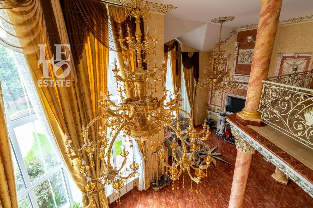 3-этажный коттедж 1 176.8 м² с отделкой