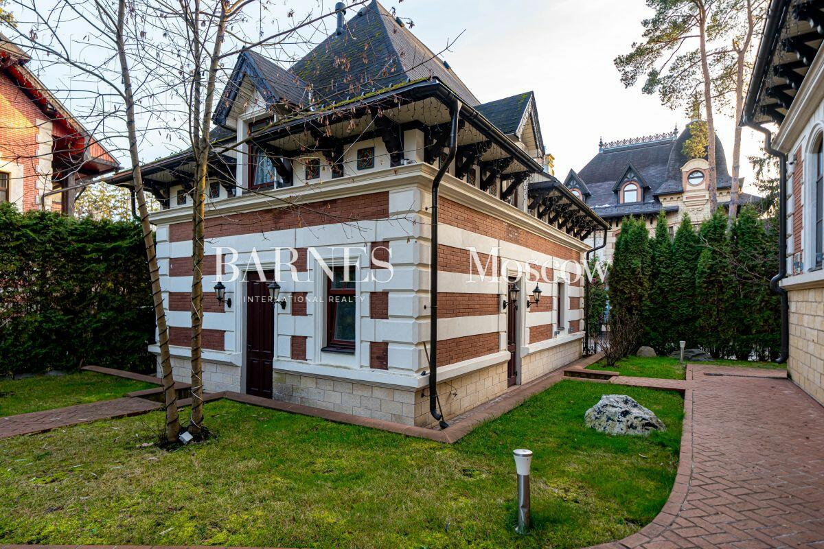 2-этажный коттедж 365 м² с отделкой