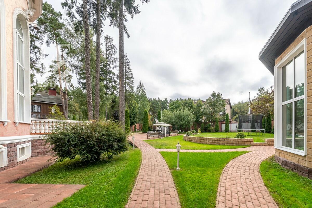 3-этажный коттедж 1 176.8 м² с отделкой