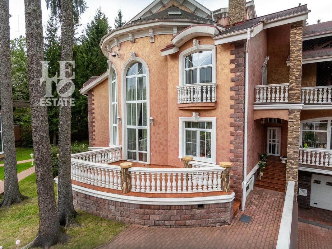 3-этажный коттедж 1 176.8 м² с отделкой