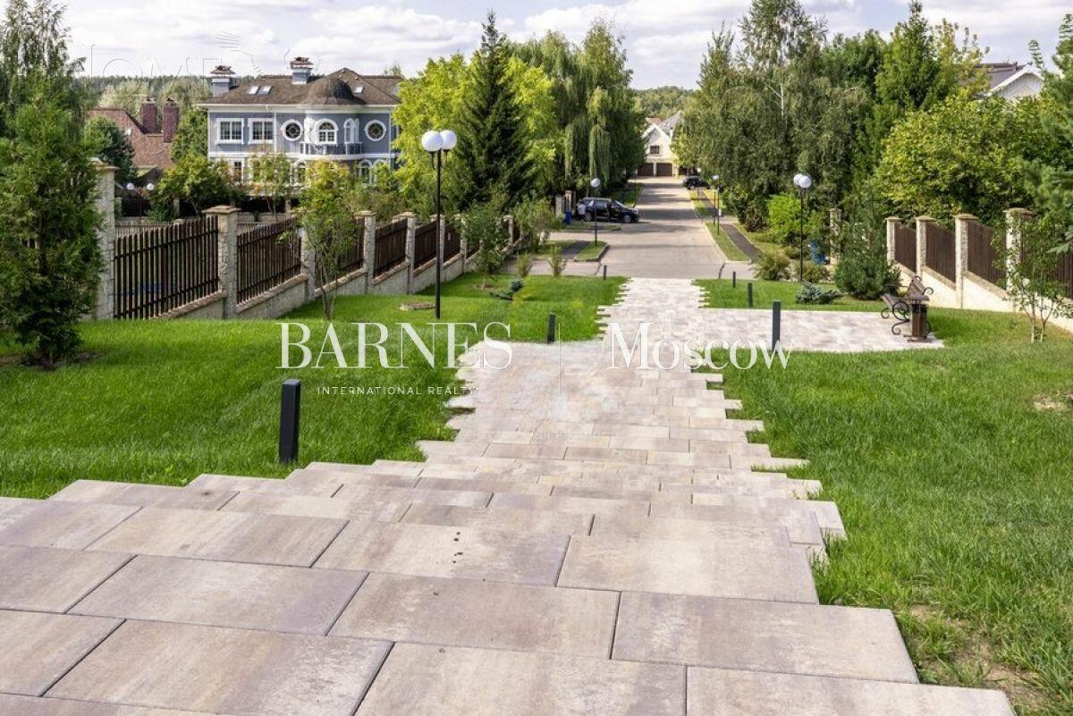 2-этажный коттедж 1 018 м² без отделки