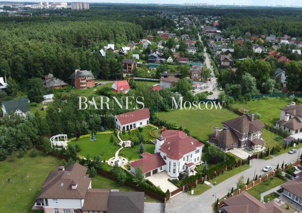 2-этажный коттедж 1 018 м² без отделки