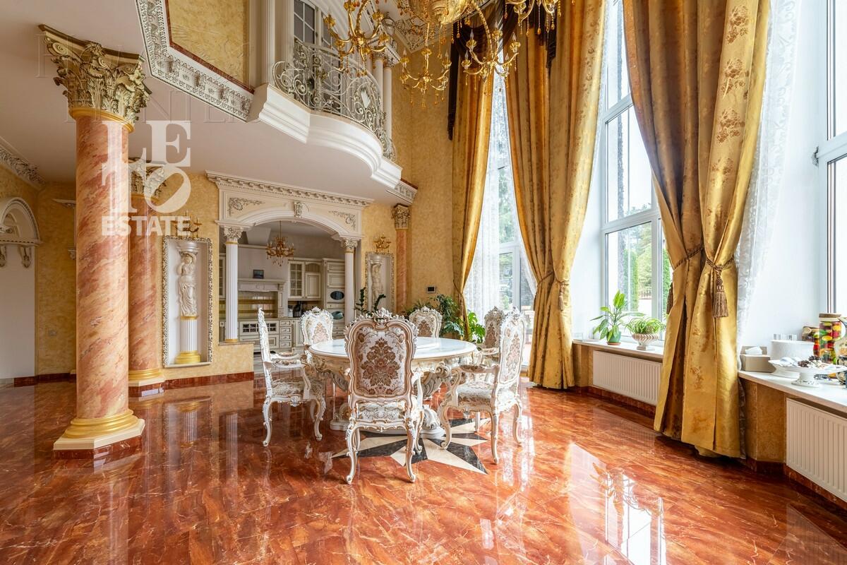 3-этажный коттедж 1 176.8 м² с отделкой