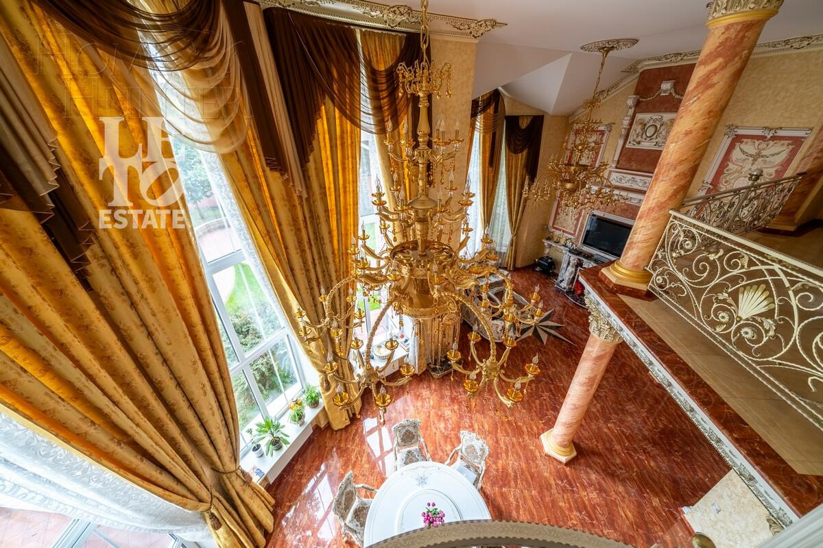 3-этажный коттедж 1 176.8 м² с отделкой