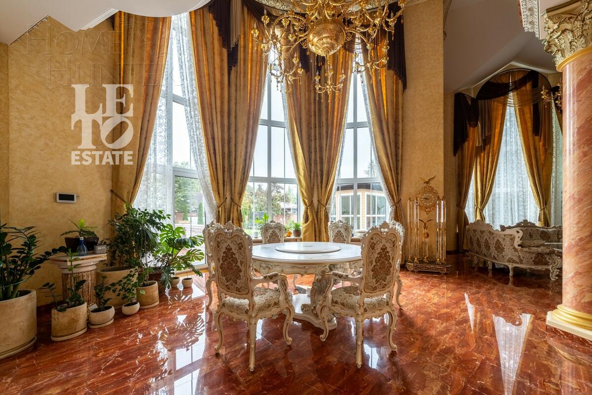 3-этажный коттедж 1 176.8 м² с отделкой