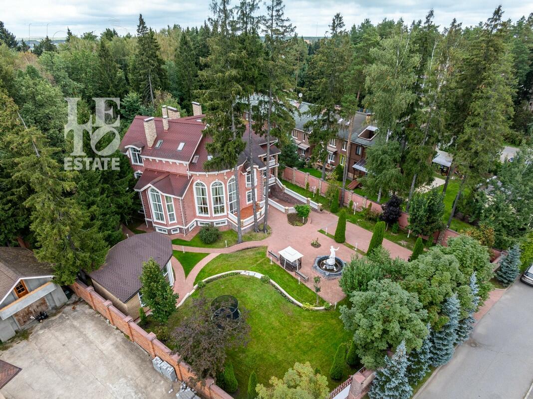 3-этажный коттедж 1 176.8 м² с отделкой