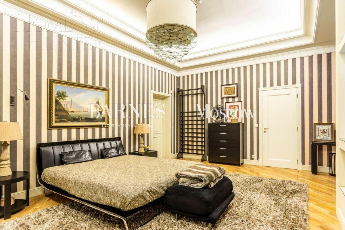 3-этажный коттедж 750 м² с отделкой