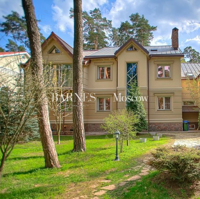 2-этажный коттедж 1 400 м² с отделкой