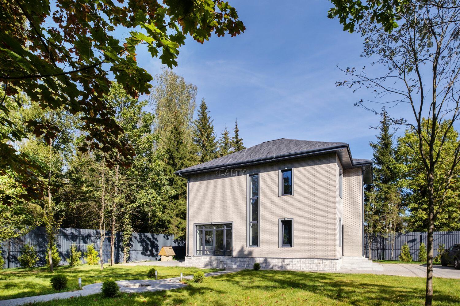 2-этажный коттедж 180 м² с отделкой