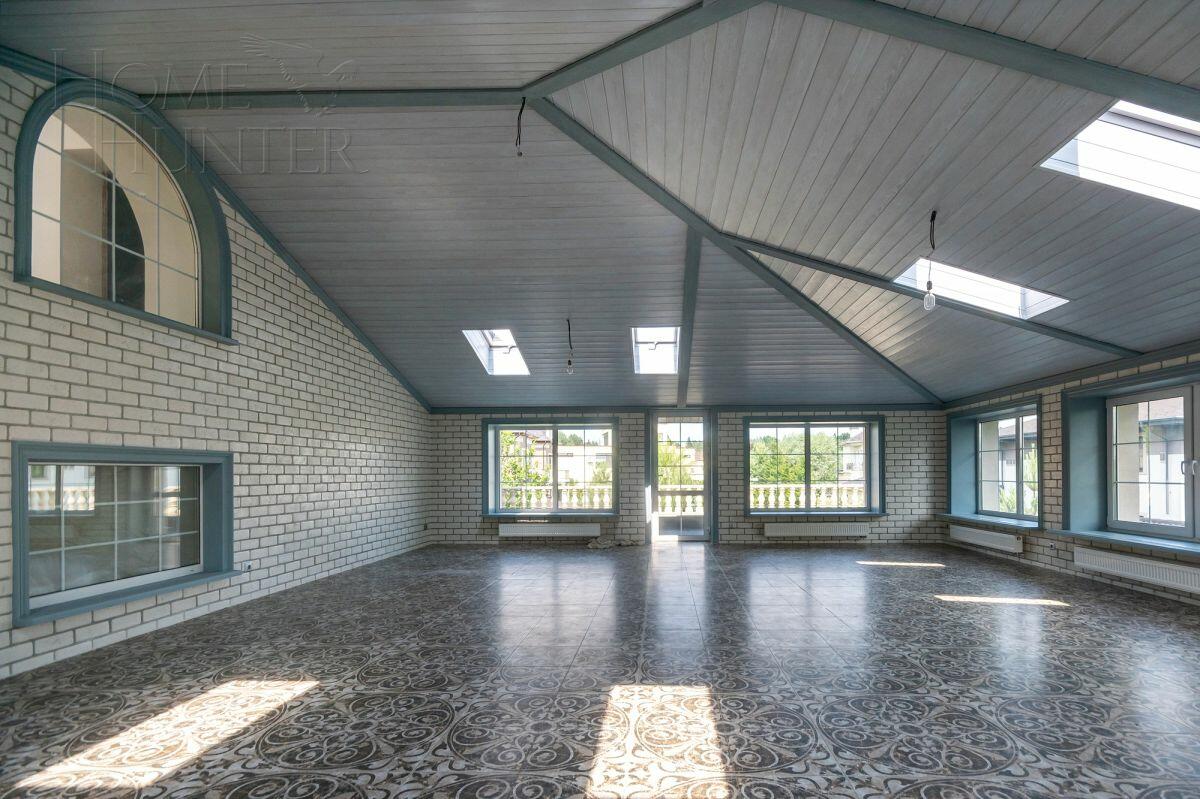 3-этажный коттедж 1 162 м² с отделкой