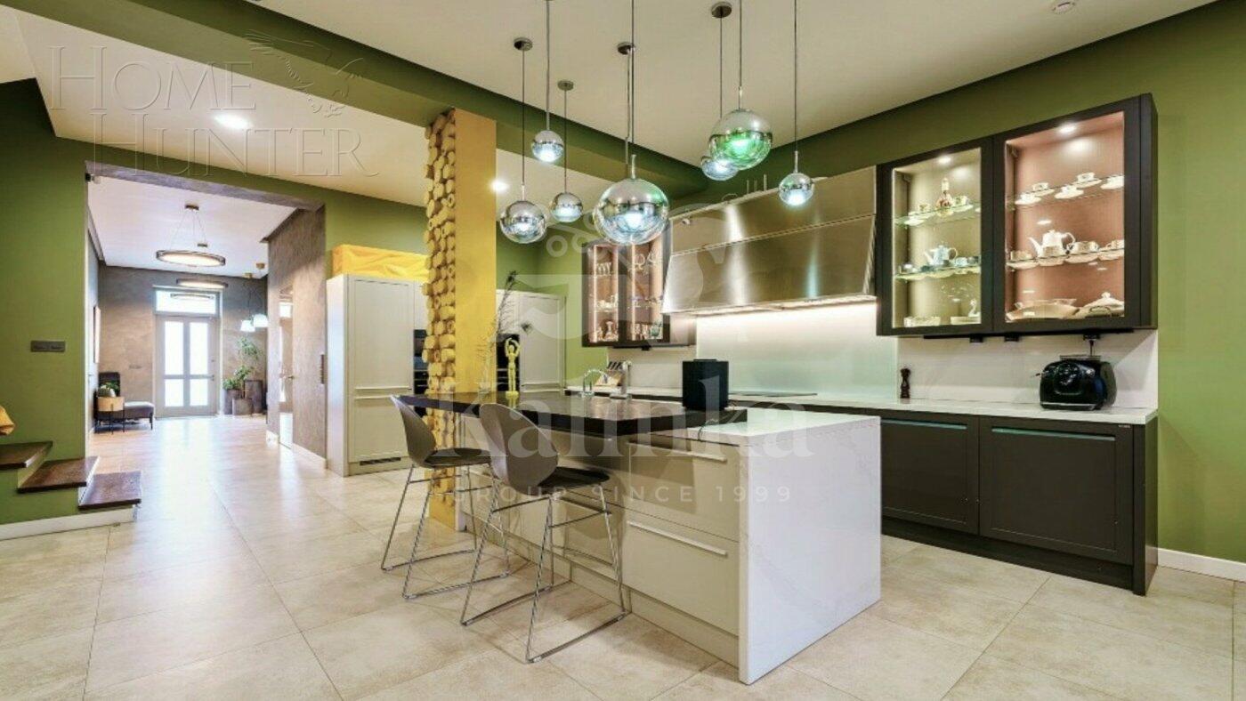 3-этажный таунхаус 290 м² с отделкой