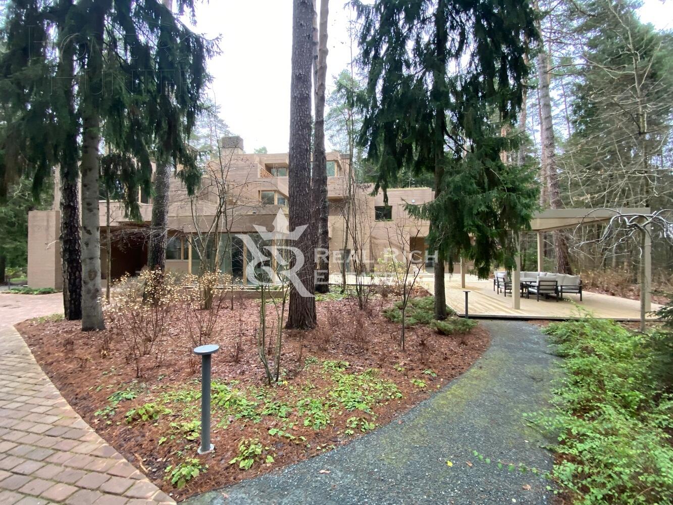 2-этажный коттедж 1 330 м² с отделкой