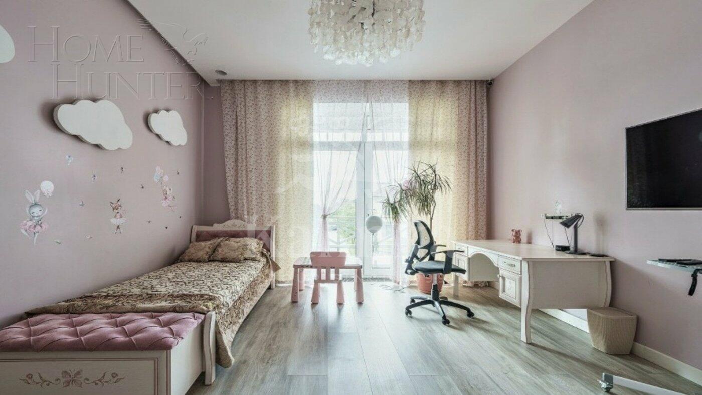 3-этажный таунхаус 290 м² с отделкой