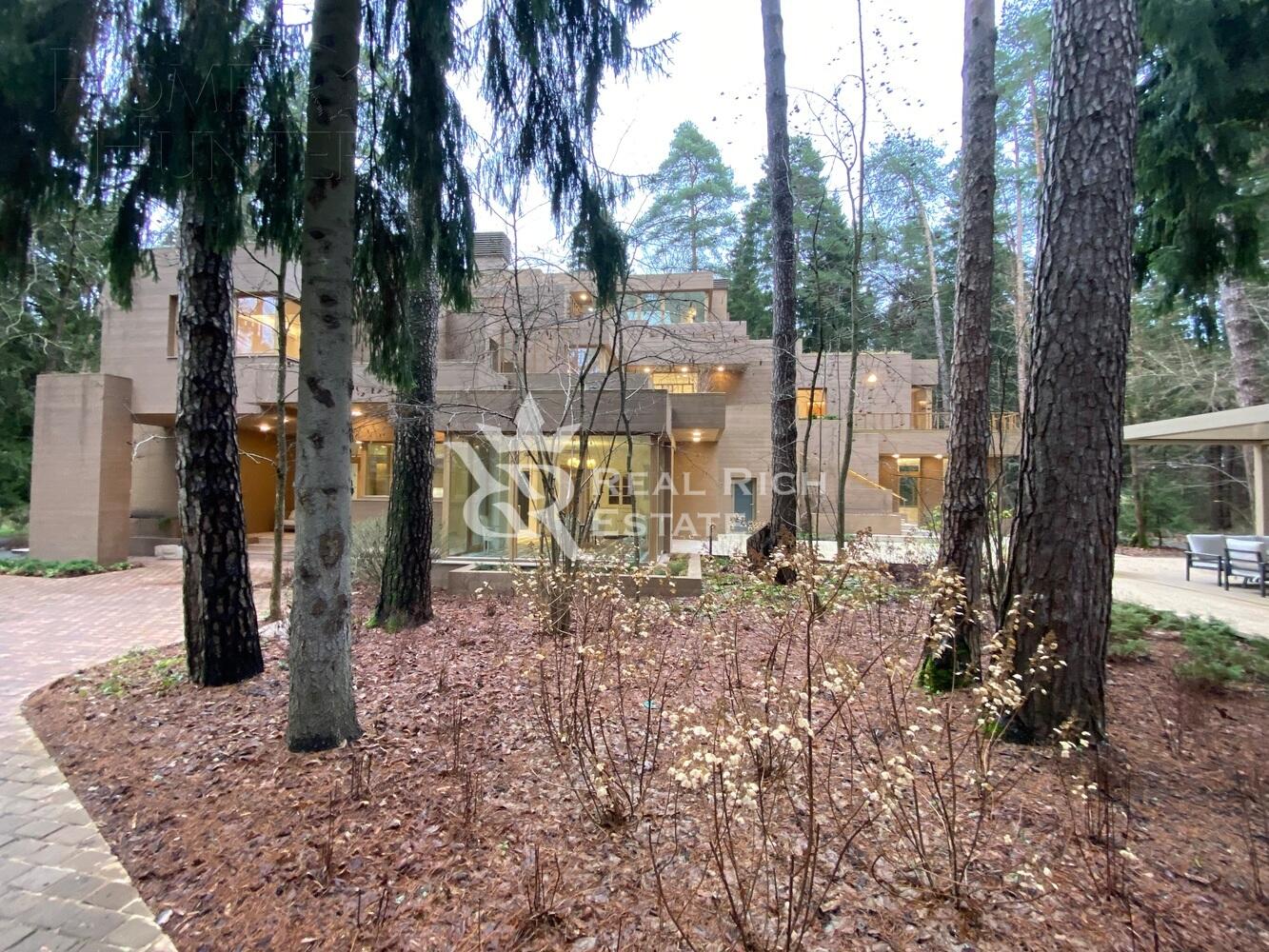 2-этажный коттедж 1 330 м² с отделкой