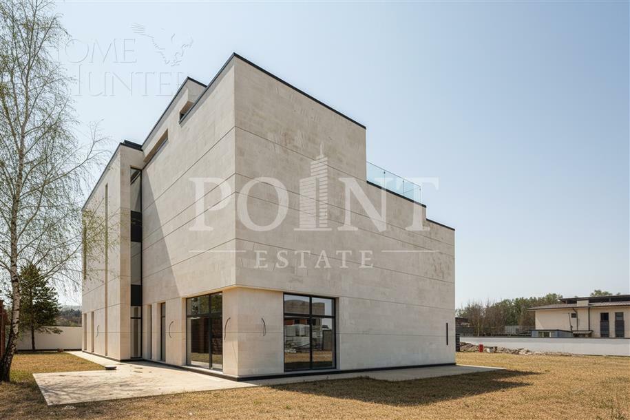 3-этажный коттедж 630 м² без отделки