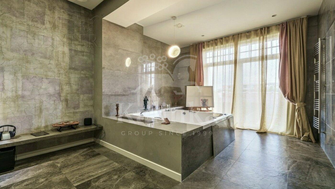 3-этажный таунхаус 290 м² с отделкой