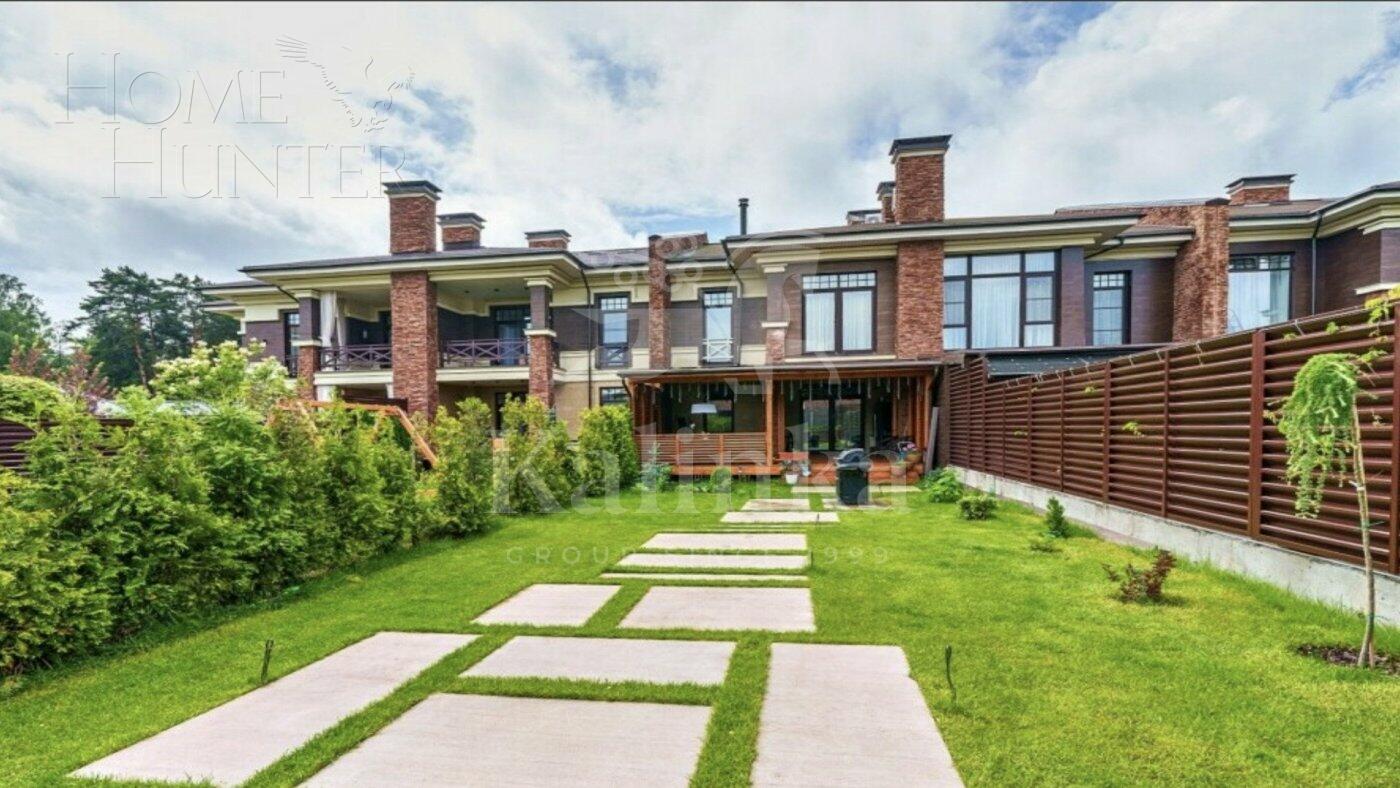 3-этажный таунхаус 290 м² с отделкой