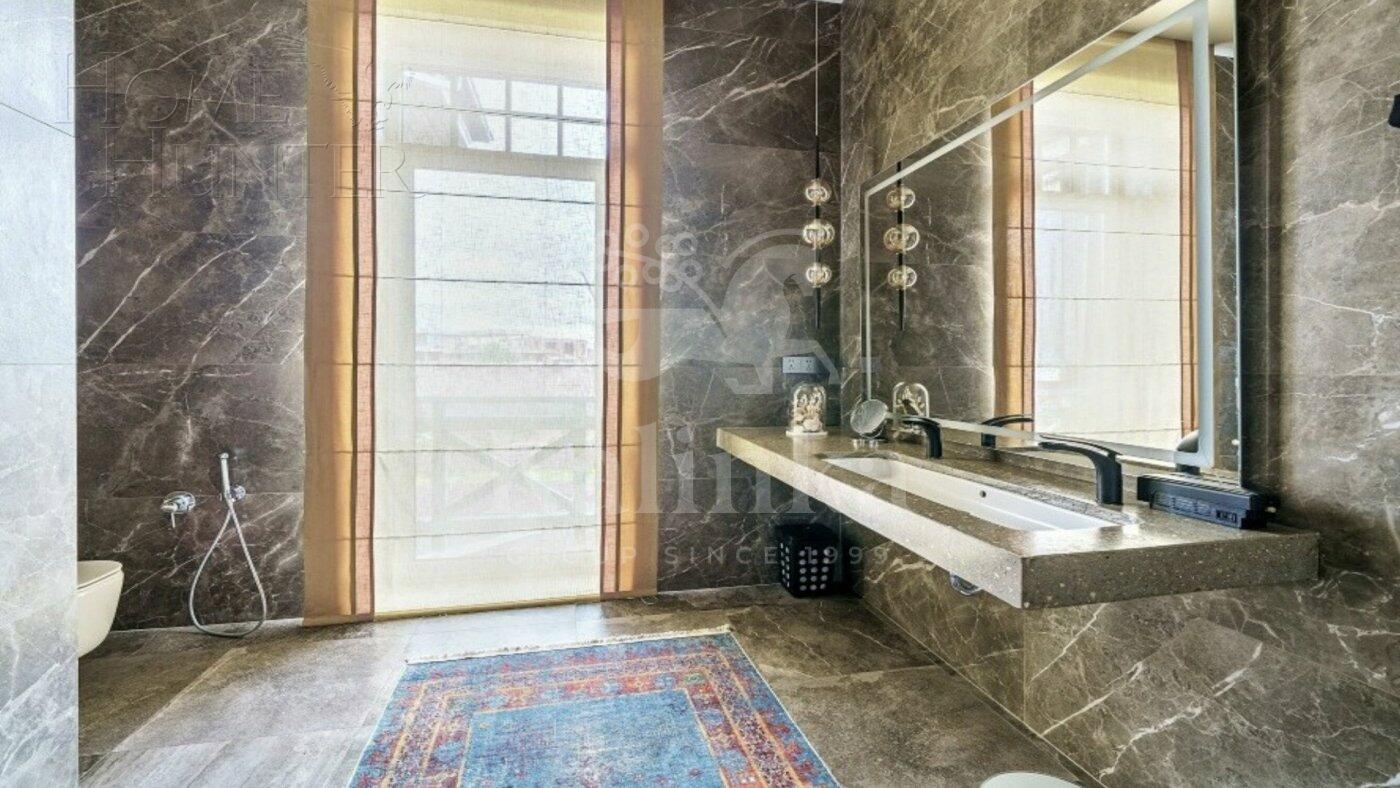 3-этажный таунхаус 290 м² с отделкой