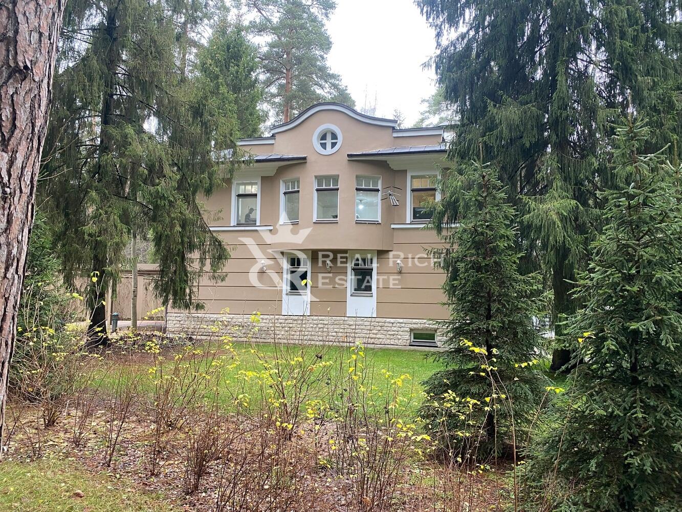 2-этажный коттедж 1 330 м² с отделкой