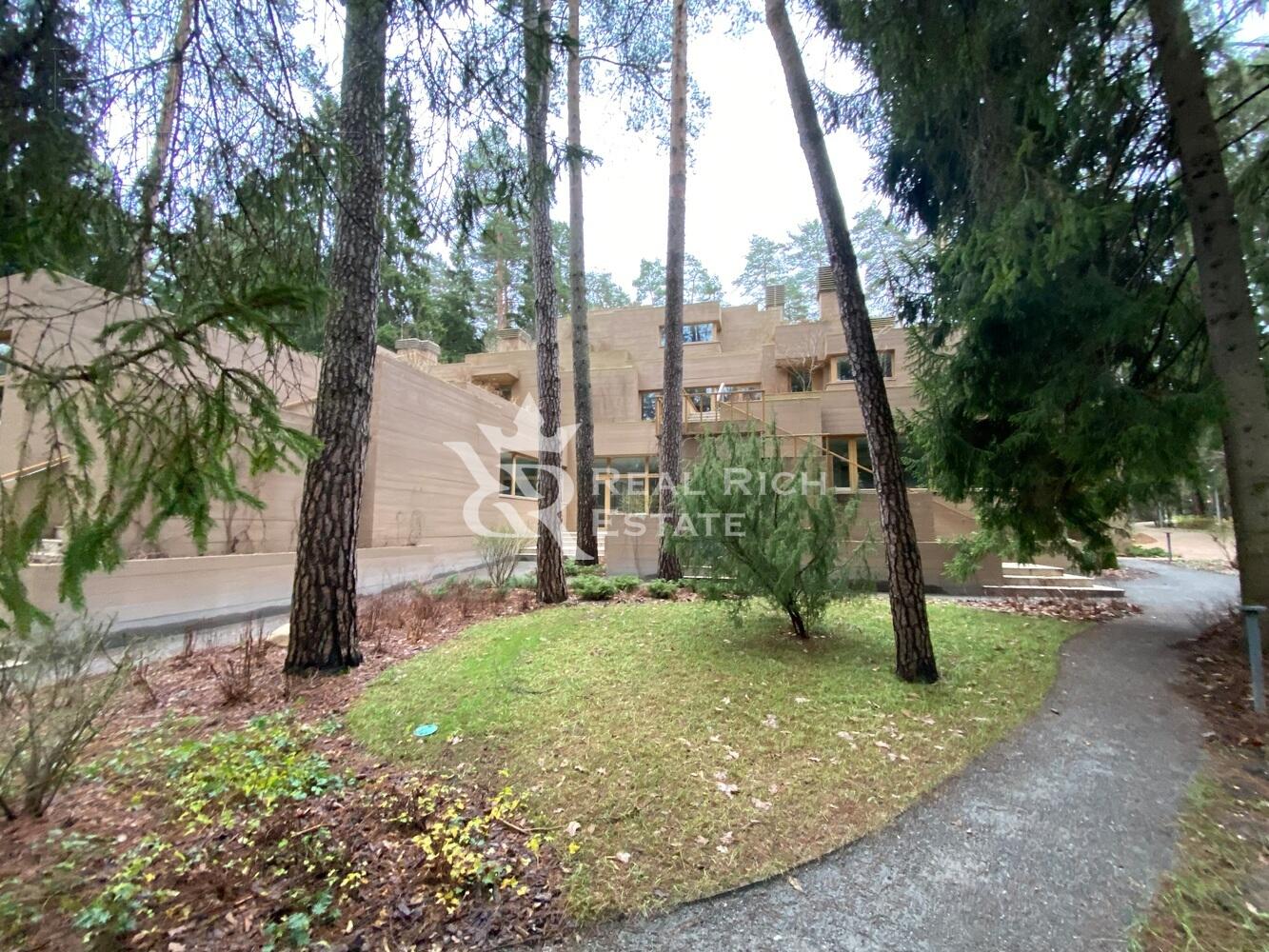 2-этажный коттедж 1 330 м² с отделкой