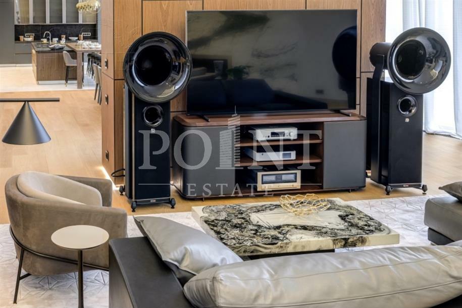 3-этажный коттедж 3 241.9 м² с отделкой