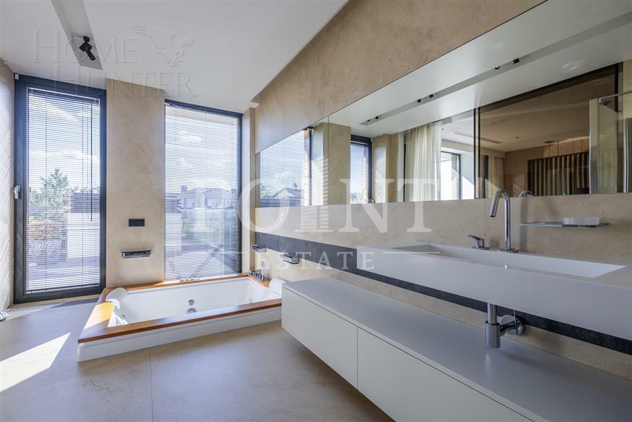 3-этажный коттедж 550 м² с отделкой