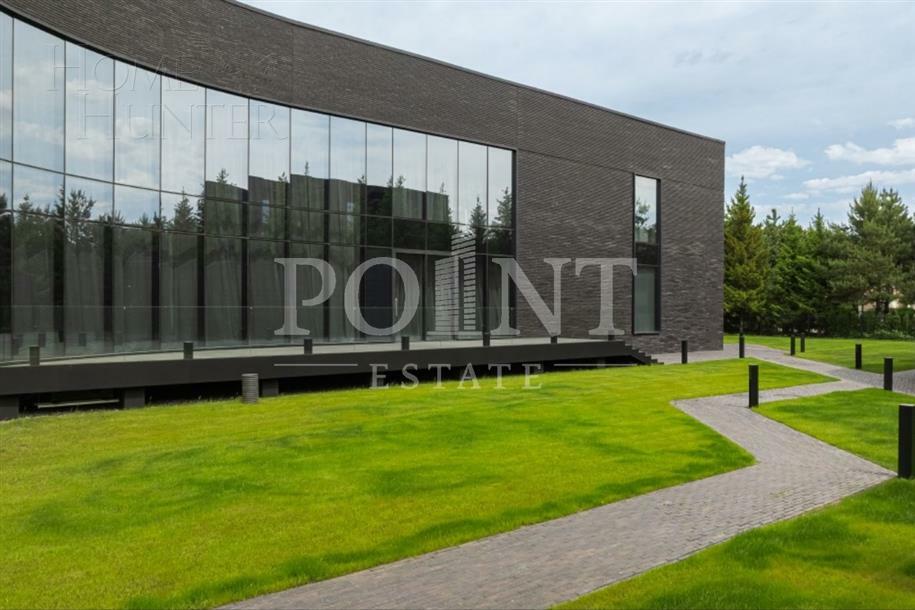 3-этажный коттедж 3 241.9 м² с отделкой