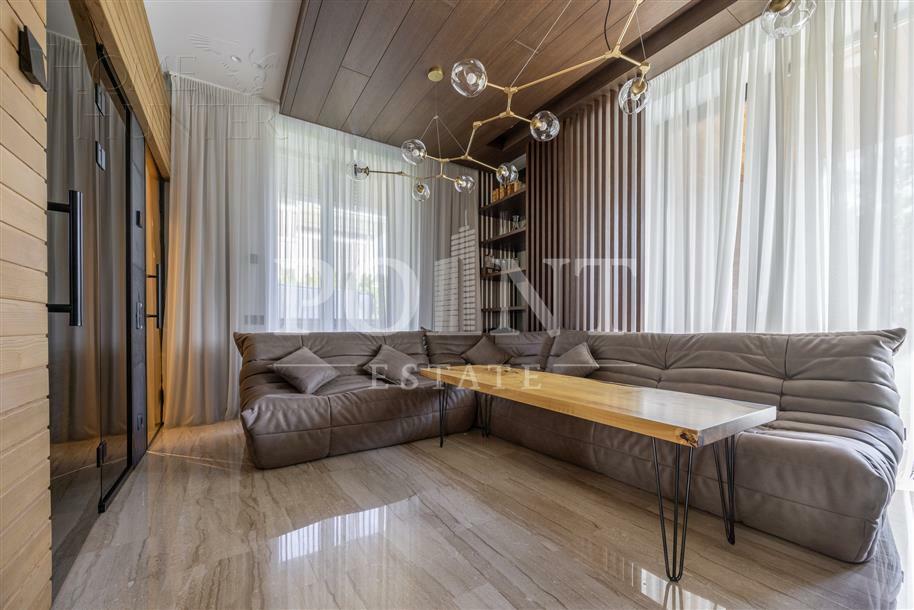 3-этажный коттедж 550 м² с отделкой