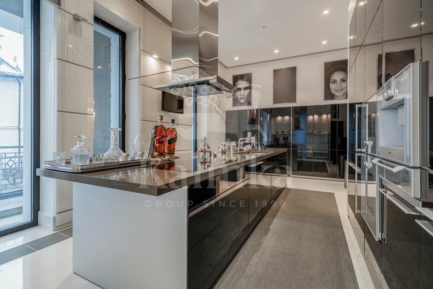 3-этажный коттедж 1 831 м² с отделкой