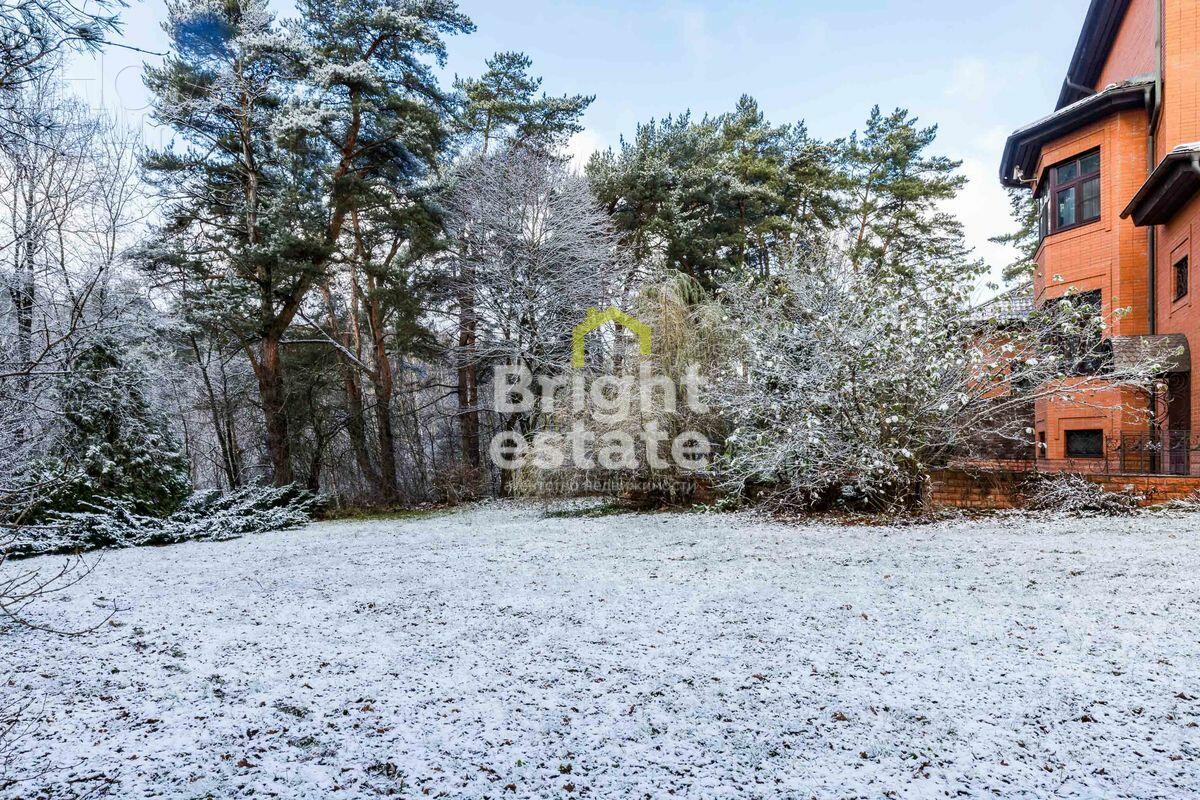 3-этажный коттедж 1 040 м² с отделкой