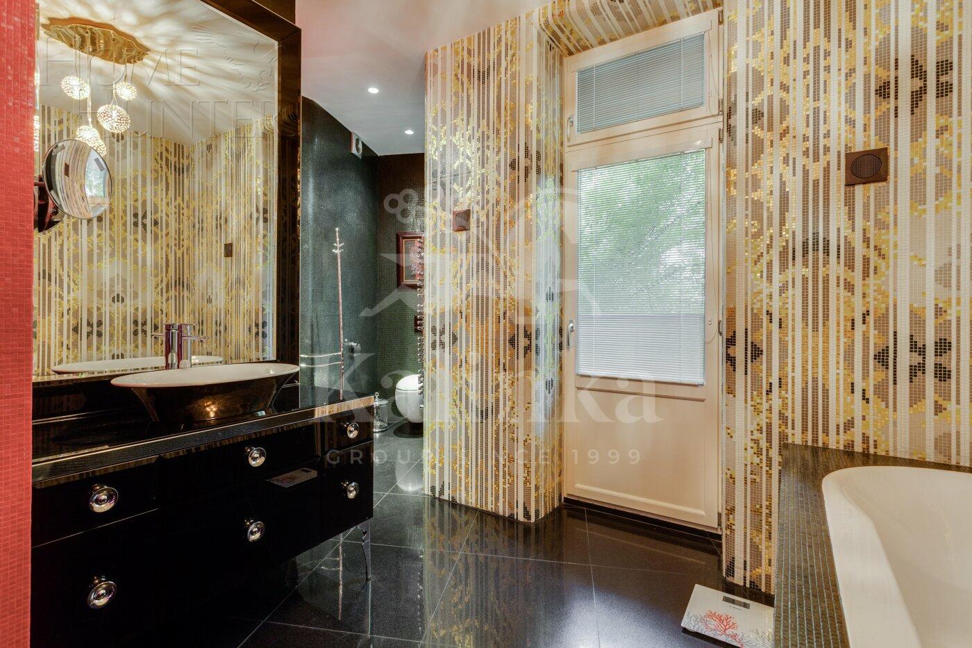 3-КОМН. КВАРТИРА С ОТДЕЛКОЙ 166 М² НА 4 ЭТАЖЕ