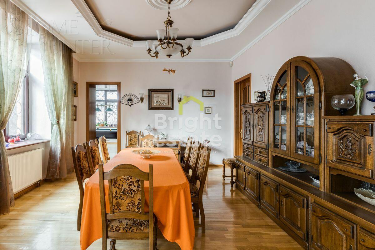 3-этажный коттедж 1 040 м² с отделкой