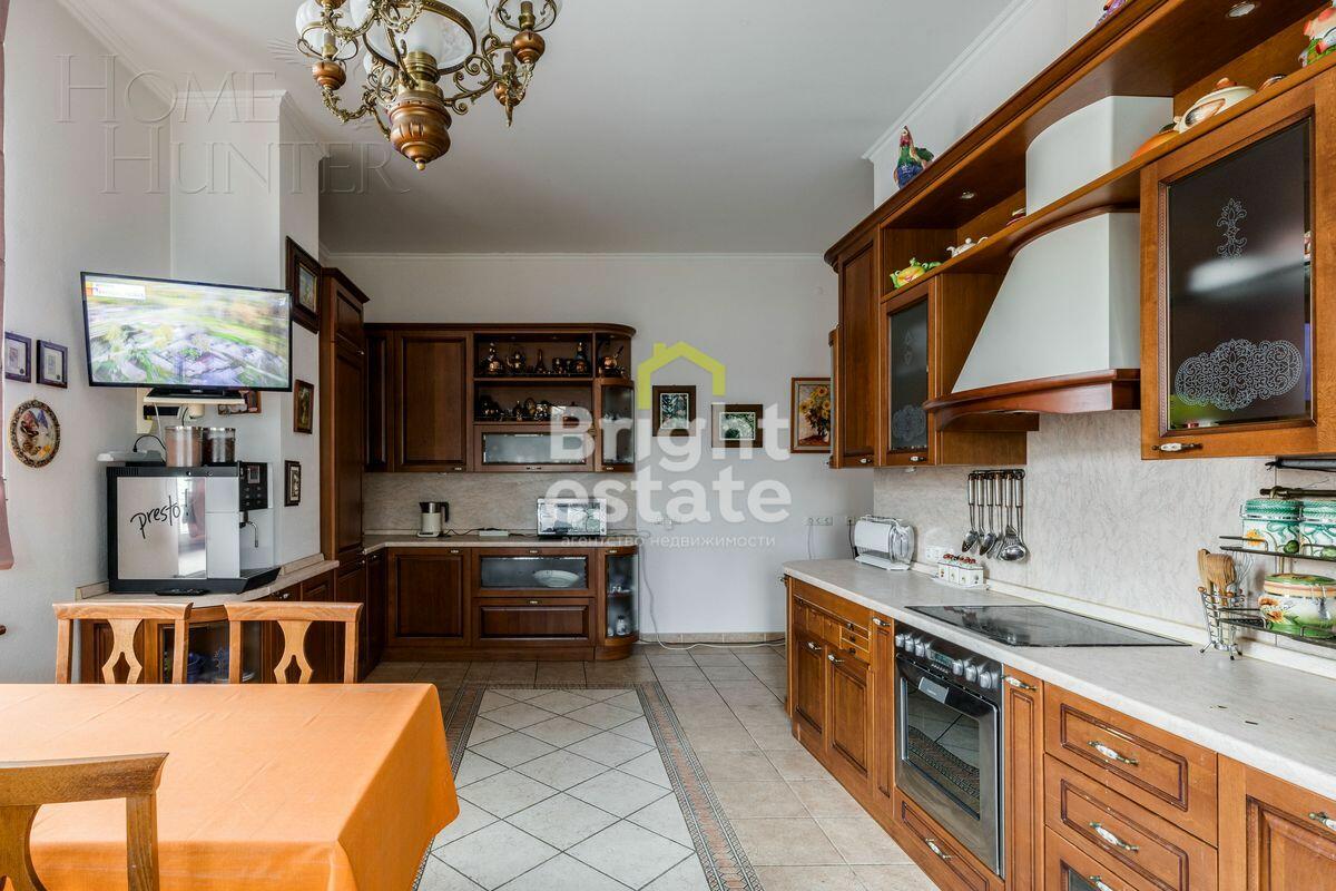 3-этажный коттедж 1 040 м² с отделкой