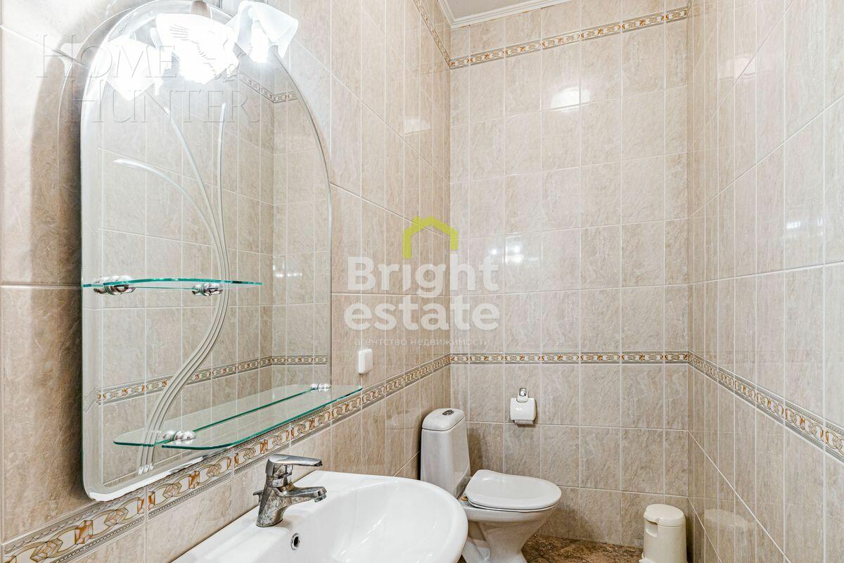 3-этажный коттедж 1 040 м² с отделкой