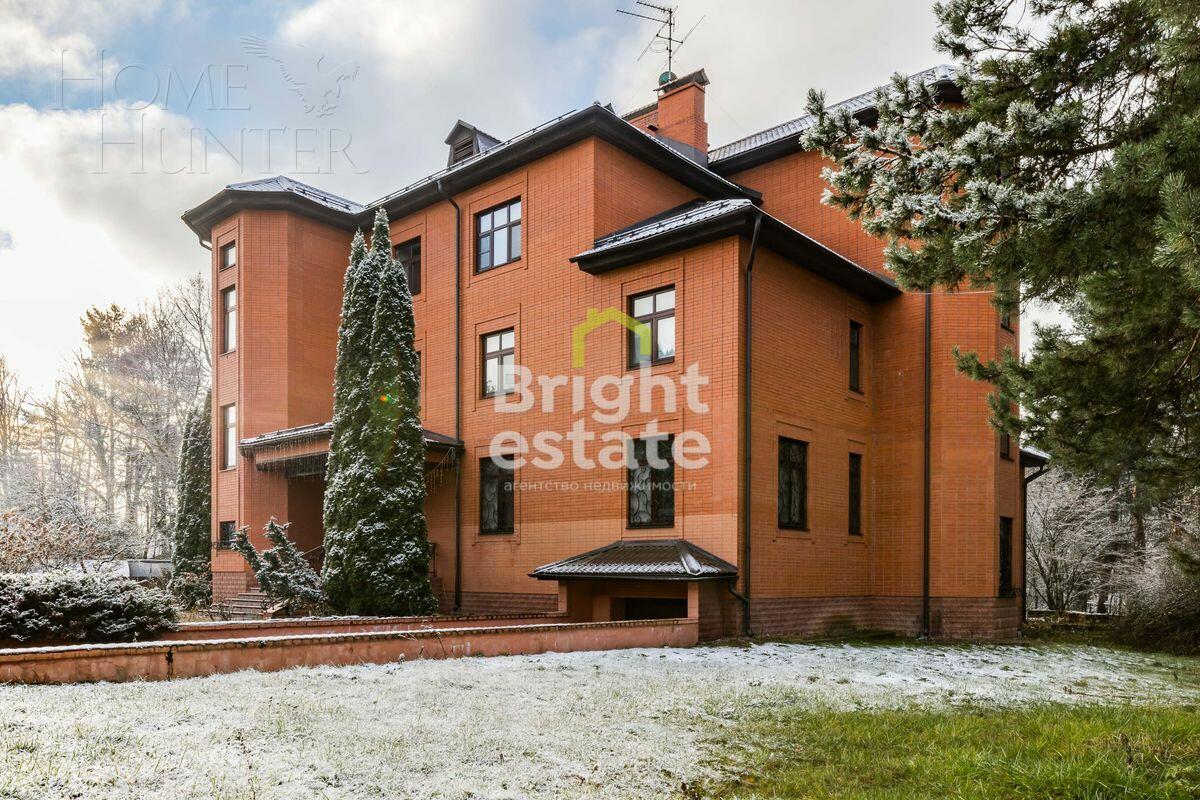 3-этажный коттедж 1 040 м² с отделкой