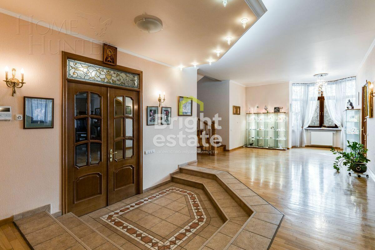 3-этажный коттедж 1 040 м² с отделкой