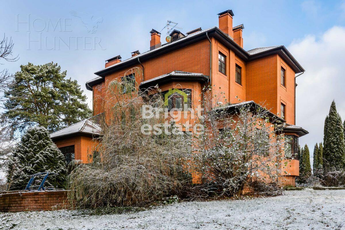 3-этажный коттедж 1 040 м² с отделкой