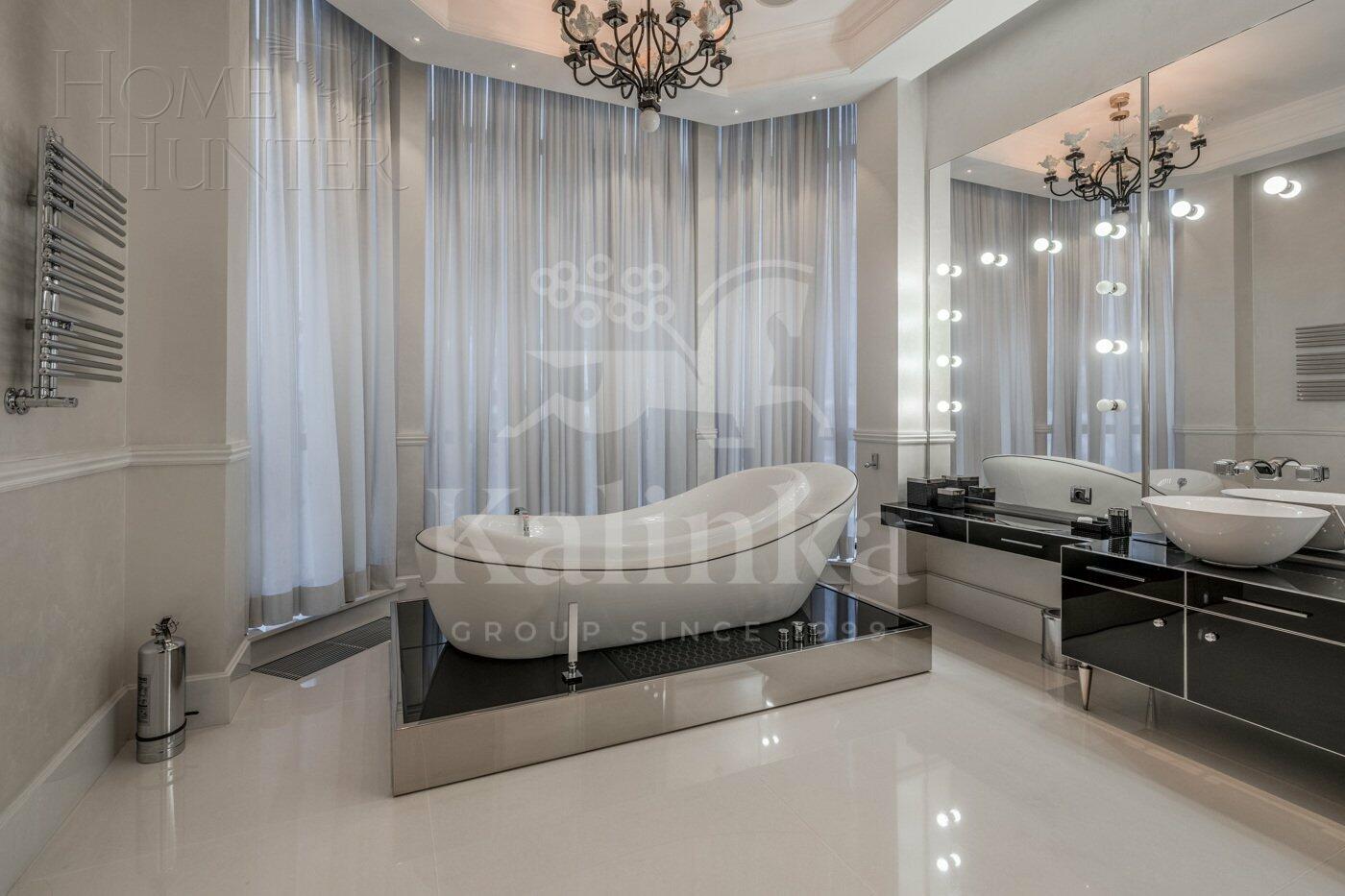 3-этажный коттедж 1 831 м² с отделкой