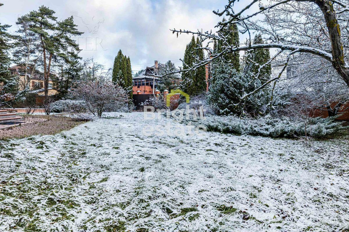 3-этажный коттедж 1 040 м² с отделкой