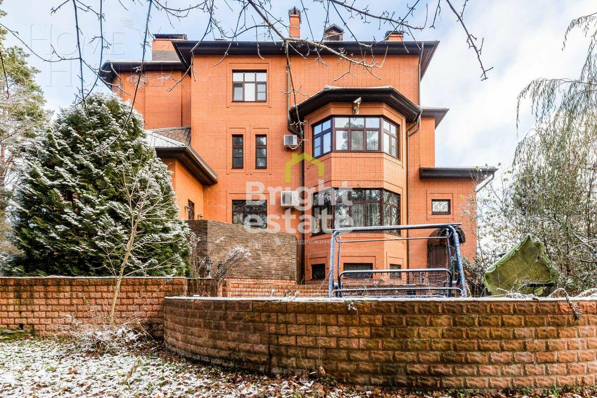 3-этажный коттедж 1 040 м² с отделкой