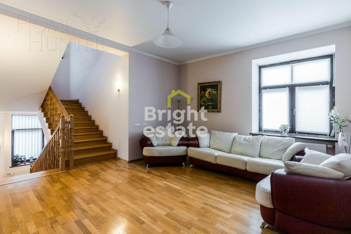 3-этажный коттедж 1 040 м² с отделкой