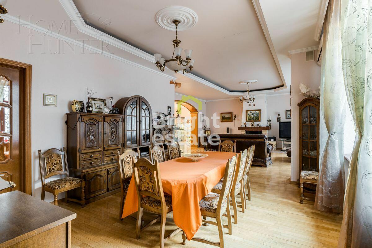 3-этажный коттедж 1 040 м² с отделкой