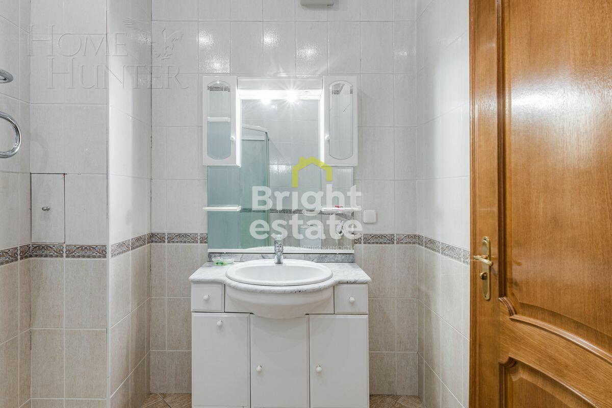 3-этажный коттедж 1 040 м² с отделкой