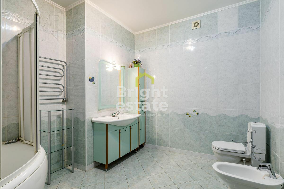 3-этажный коттедж 1 040 м² с отделкой