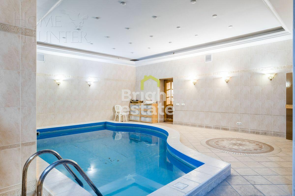 3-этажный коттедж 1 040 м² с отделкой