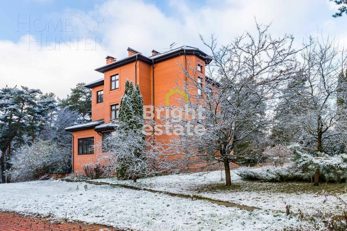 3-этажный коттедж 1 040 м² с отделкой